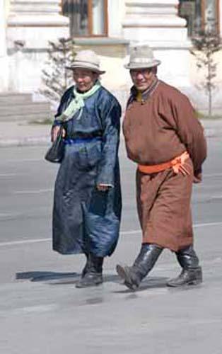 79 Pace - Urban Lifestyle, Capital, Mongolia, Ulaanbaatar, Man and Woman Traditional Dress_DSC_0004