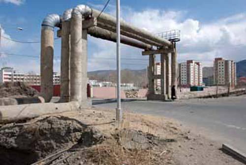 70 A Maze Of Water Pipes - Urban Lifestyle, Capital, Mongolia, Ulaanbaatar, Housing _DSC_0083