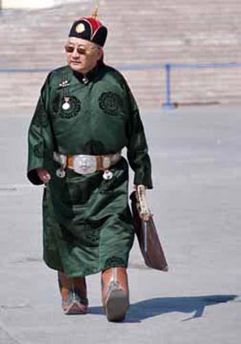 80 Mongolian Style - Urban Lifestyle, Capital, Mongolia, Ulaanbaatar, Man Traditional Dress_DSC0011