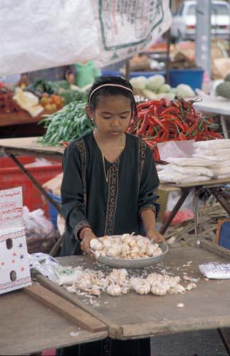 Garlic Girl - Vendors Malaysia Box 1 File 4 4ns 29 Street Scene Vendors Market Kuantan