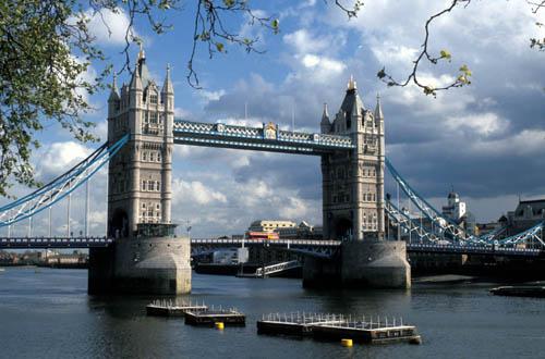 Busing  Over The River Thames- Tower Bridge - (UK London BPM Box 2 File 2 m2 22 )