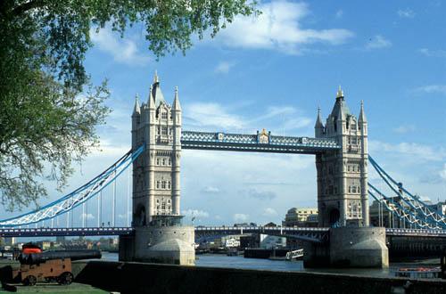 Crossing  The Thames - Tower Bridge - (UK London BPM Box 2 File 2  m2 21)