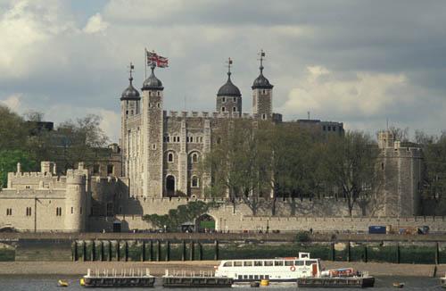 Flying the Flag - HM Tower of London - (UK London BPM Box 2 File 2  m2 14)