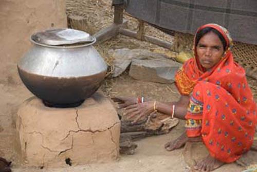 In the Kitchen Rural Village Lifestyle_DSC0167 DVD India Bihar Rural Lifestyle Lady Cooking on Stove