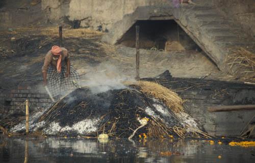 Burning Ghat Cremation - India River Lifestyle  Ganga Box 4 File 5 m18 16 Varanasi Cremation at Burning Ghat    JPG