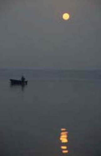 Boatman on Ganga - India River Lifestyle Box 4 Specials File 4 1m 7 Boatman on Ganga sunrise.