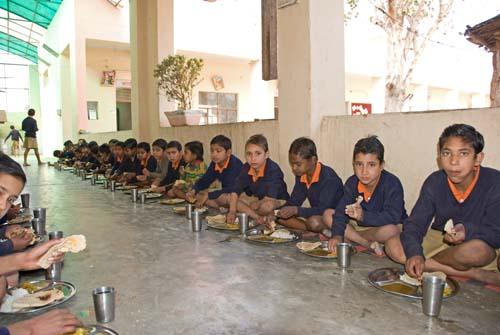Lunchtime SB Hostel For Deprived Children_DSC0135