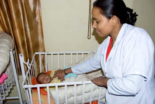 Nurse With Orphaned Baby SB Matri Chhaya Reportage_DSC0072