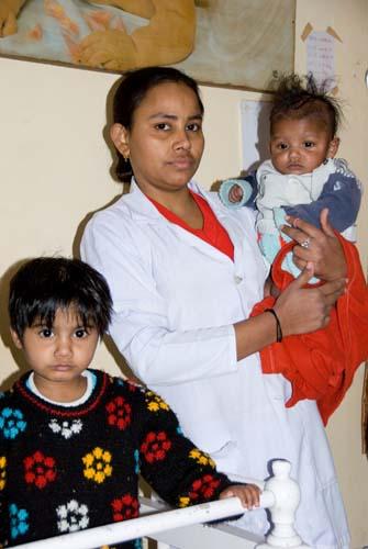 Nurse With Orphaned Children 2 SB Matri Chhaya Reportage_DSC0081