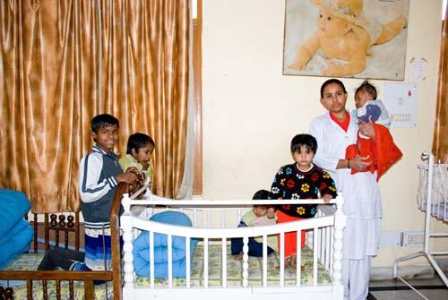 Nurse With Orphaned Children SB Matri Chhaya Reportage_DSC0080