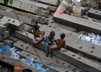 Oblivious - India's Slum Dwelling 