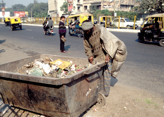 Selecting Rubbish - India's Street People 